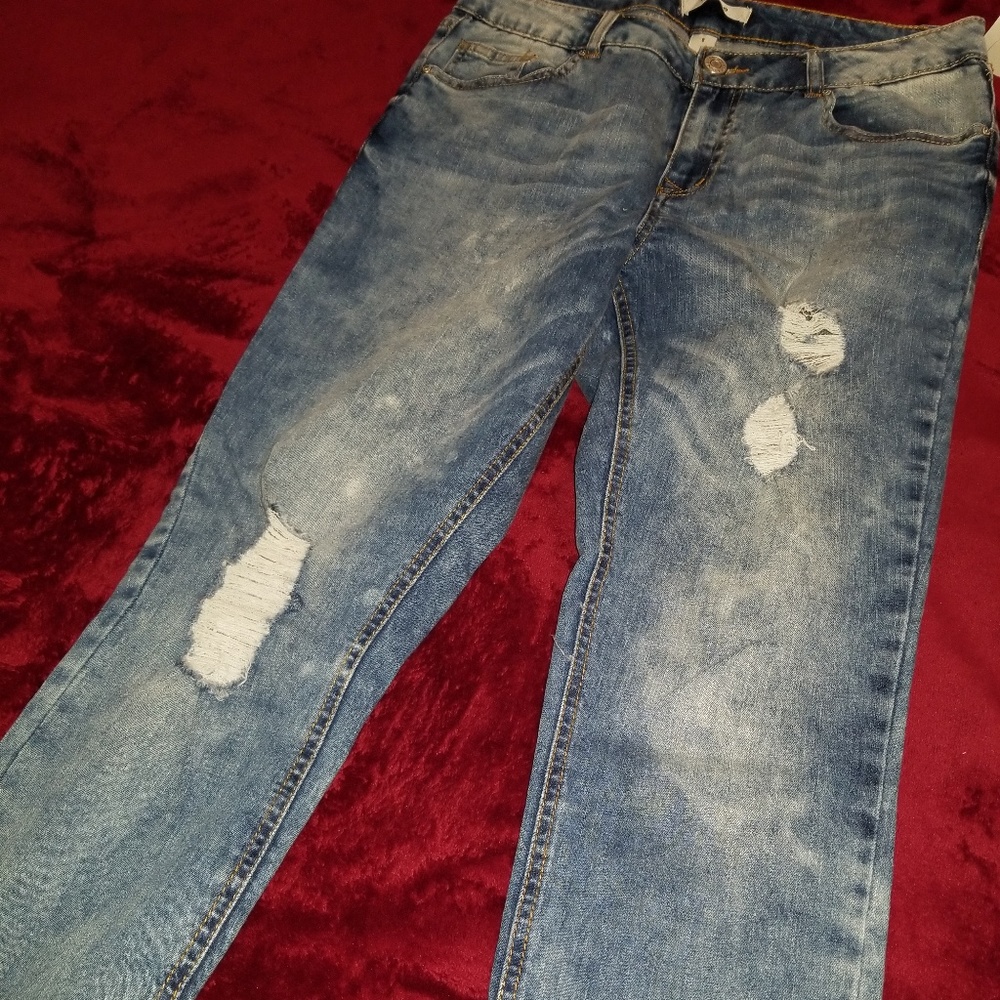 NEW Ripped Denim Jeans - Picture 3 of 6